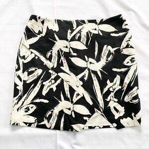 5/$25‎ Banana Republic black & white mini skirt